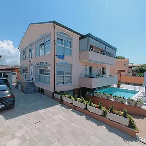 https://apartments-villa-slavica.in-istria.net