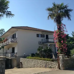 https://apartmani-dujmovic-malinska.primorje-gorskikotar.com